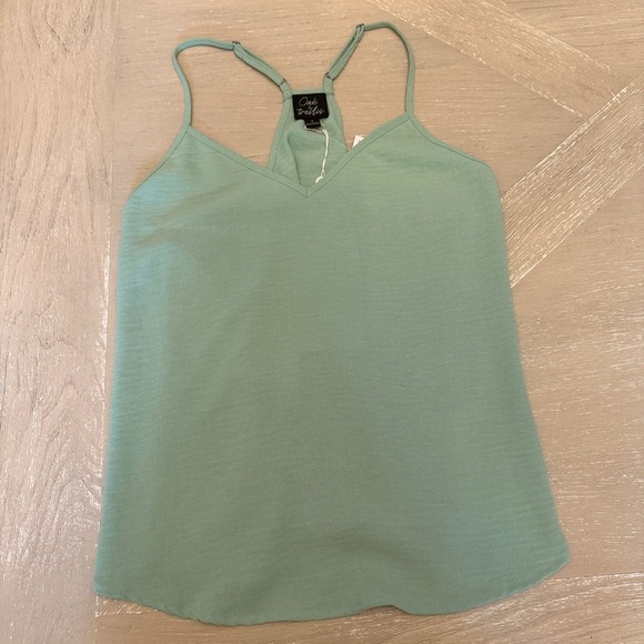 Green Sleeveless Camisole Flowy Tank Top - Picture 1 of 7